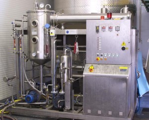 Vacuum distillation machine to increase must concentration