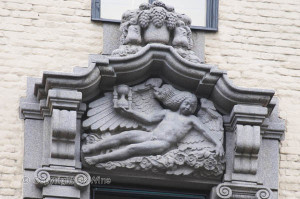 sculpture on systembolaget facade